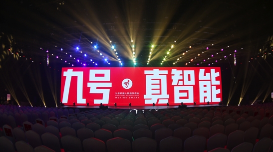 九号电动与李宁设计限量定制款新车“反伍”、“绝影”张扬亮相郑州