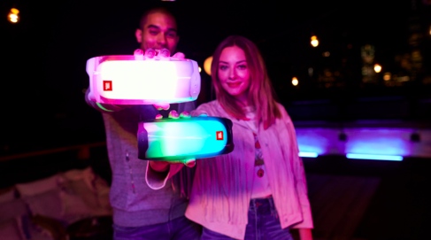 炫彩音质，尽情脉动 JBL PULSE4 音乐脉动四代便携式蓝牙音箱
